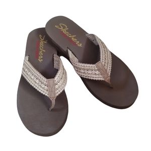 Skechers yoga foam | brown flip flop sandals